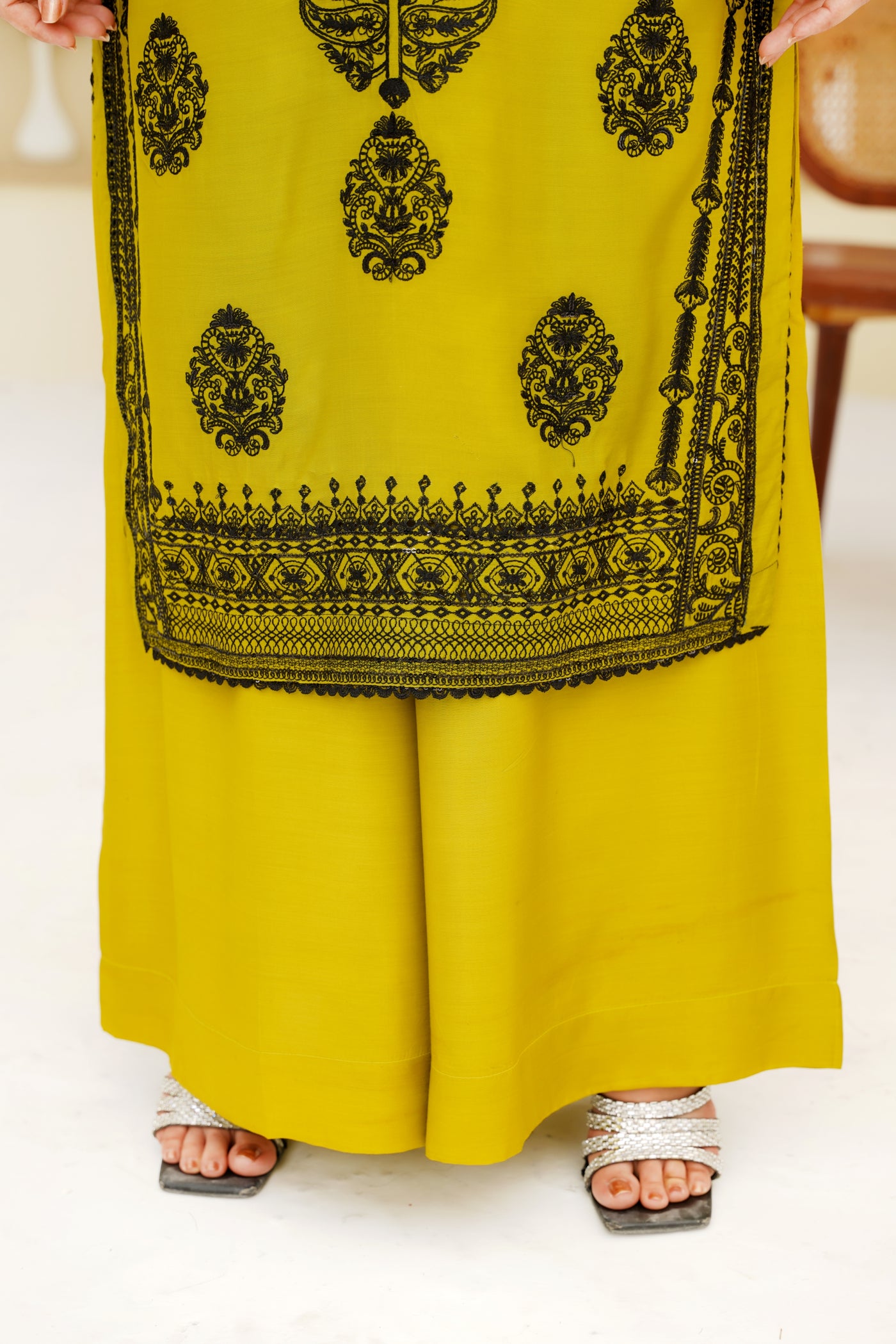 Olive Majesty – Black Embroidered Viscose 3Pc Suit
