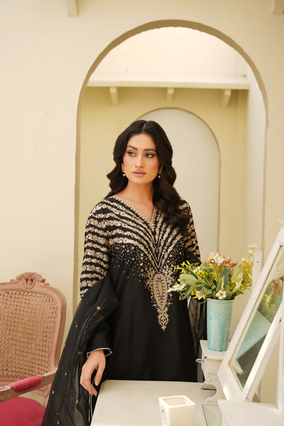 Zarmin – Black & Golden Dhanak Suit