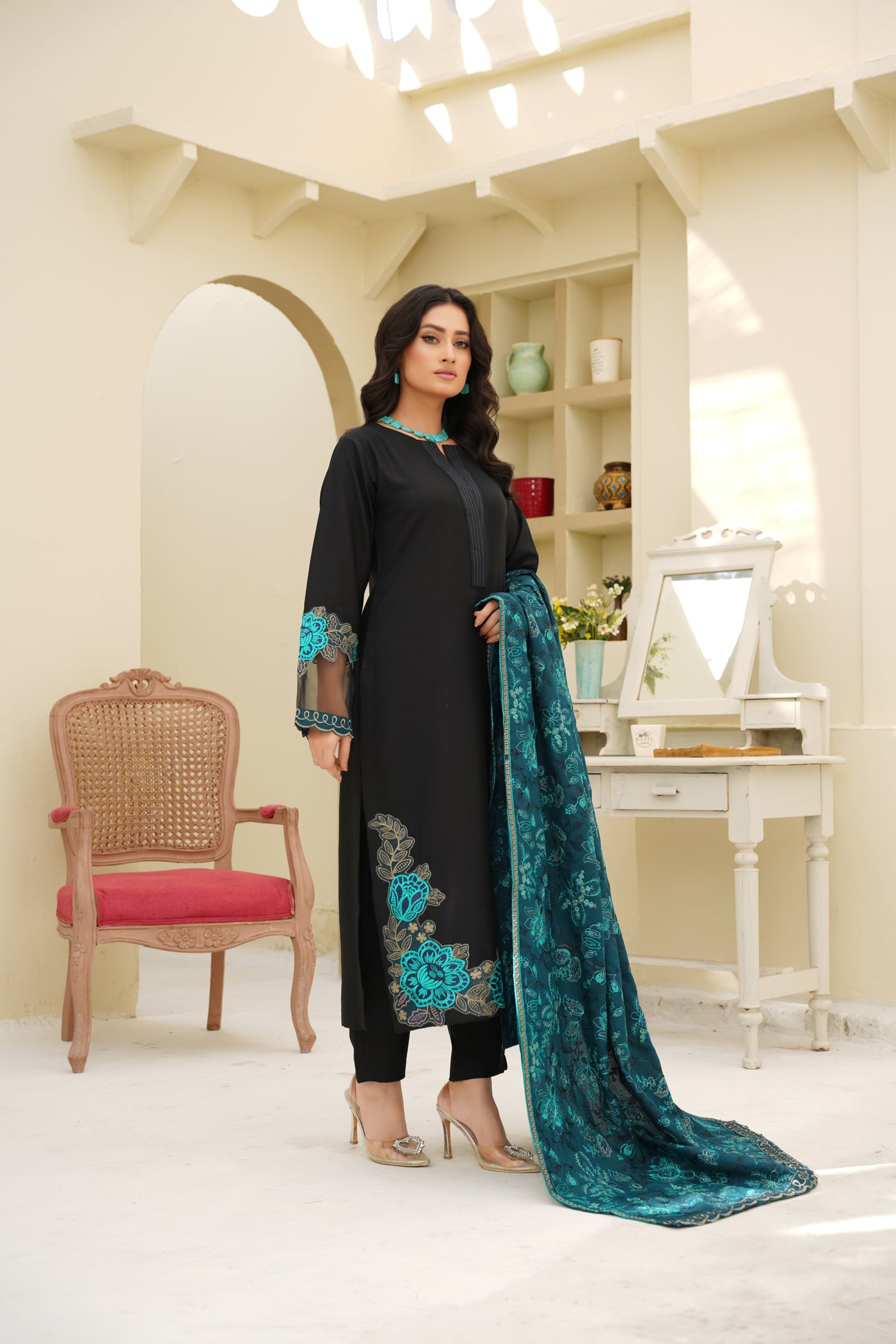 Noore – Black & Teal Blue Dhanak Suit