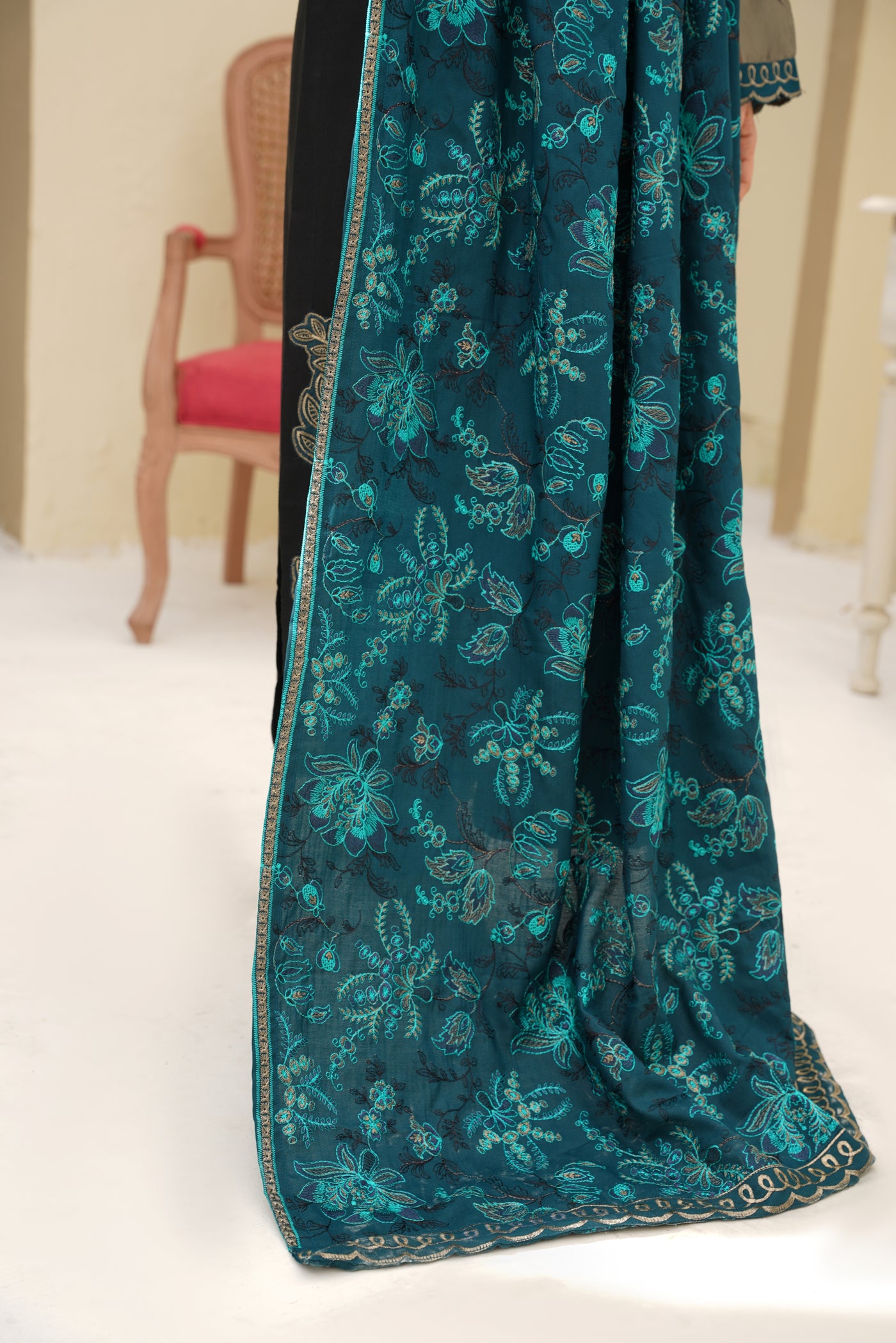 Noore – Black & Teal Blue Dhanak Suit