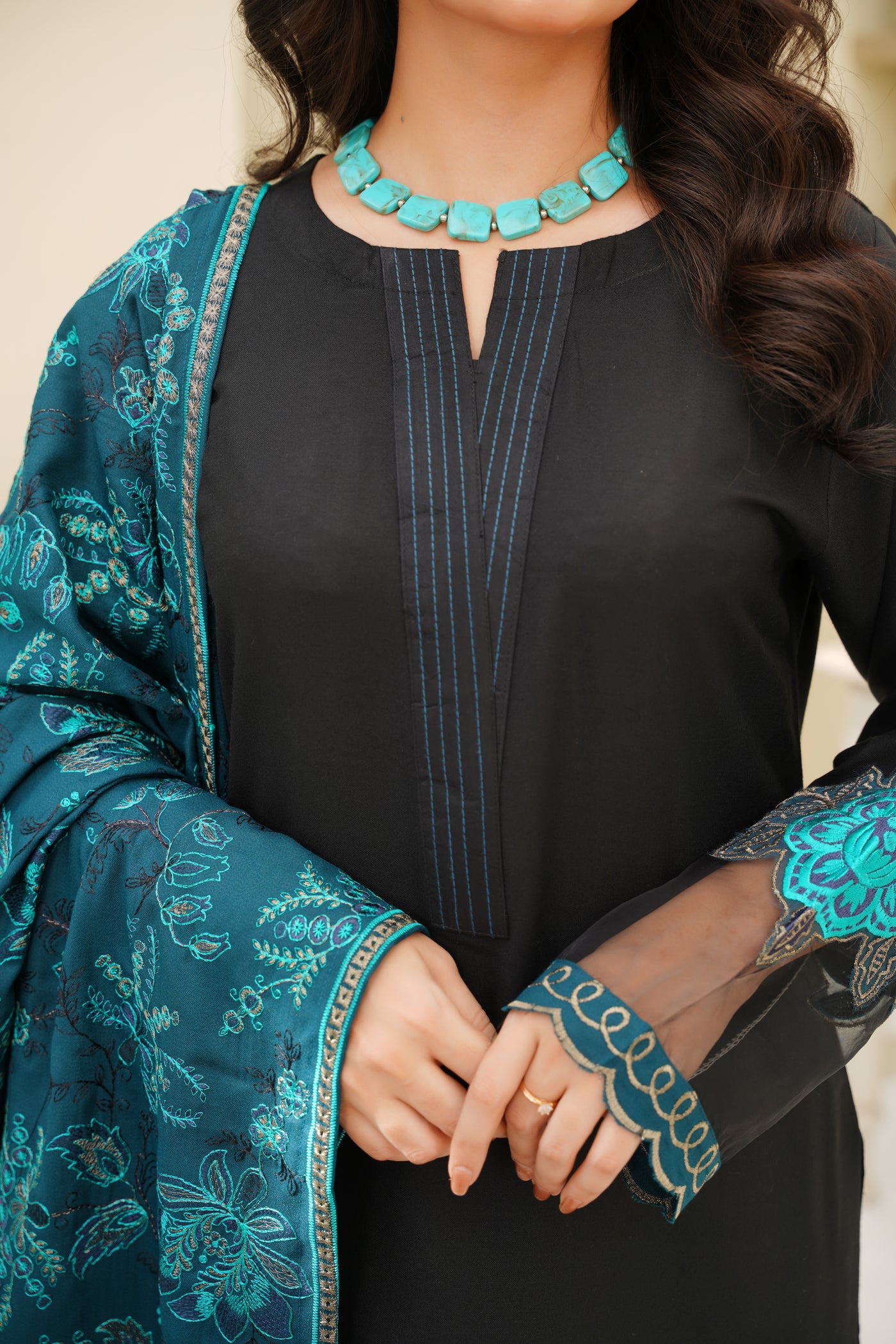Noore – Black & Teal Blue Dhanak Suit