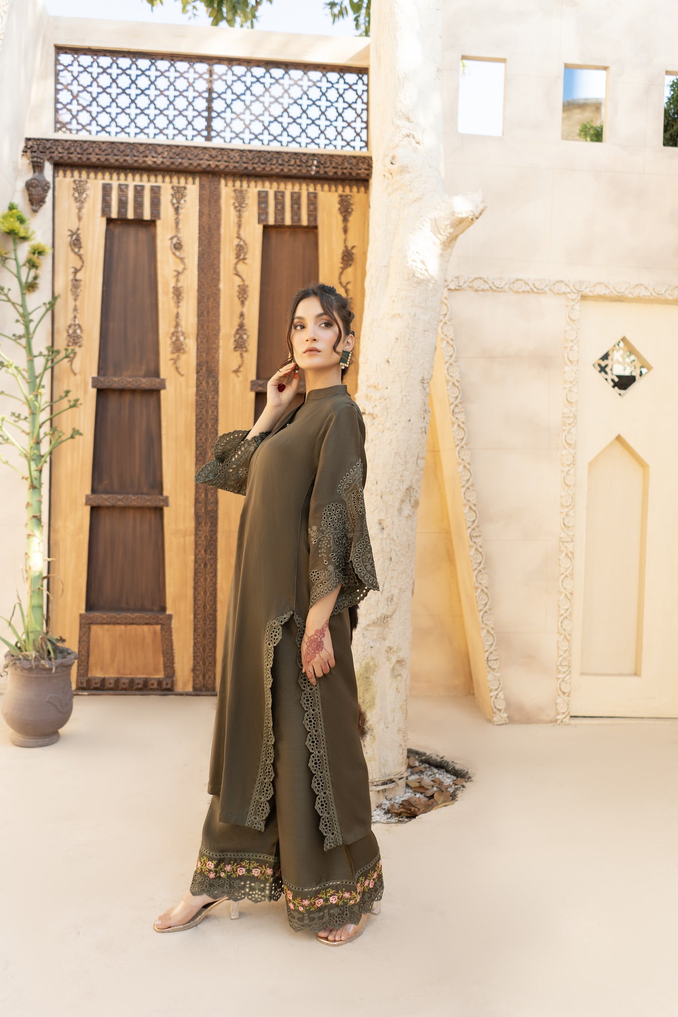 Nashwa embroidered suit_ 2pc pret