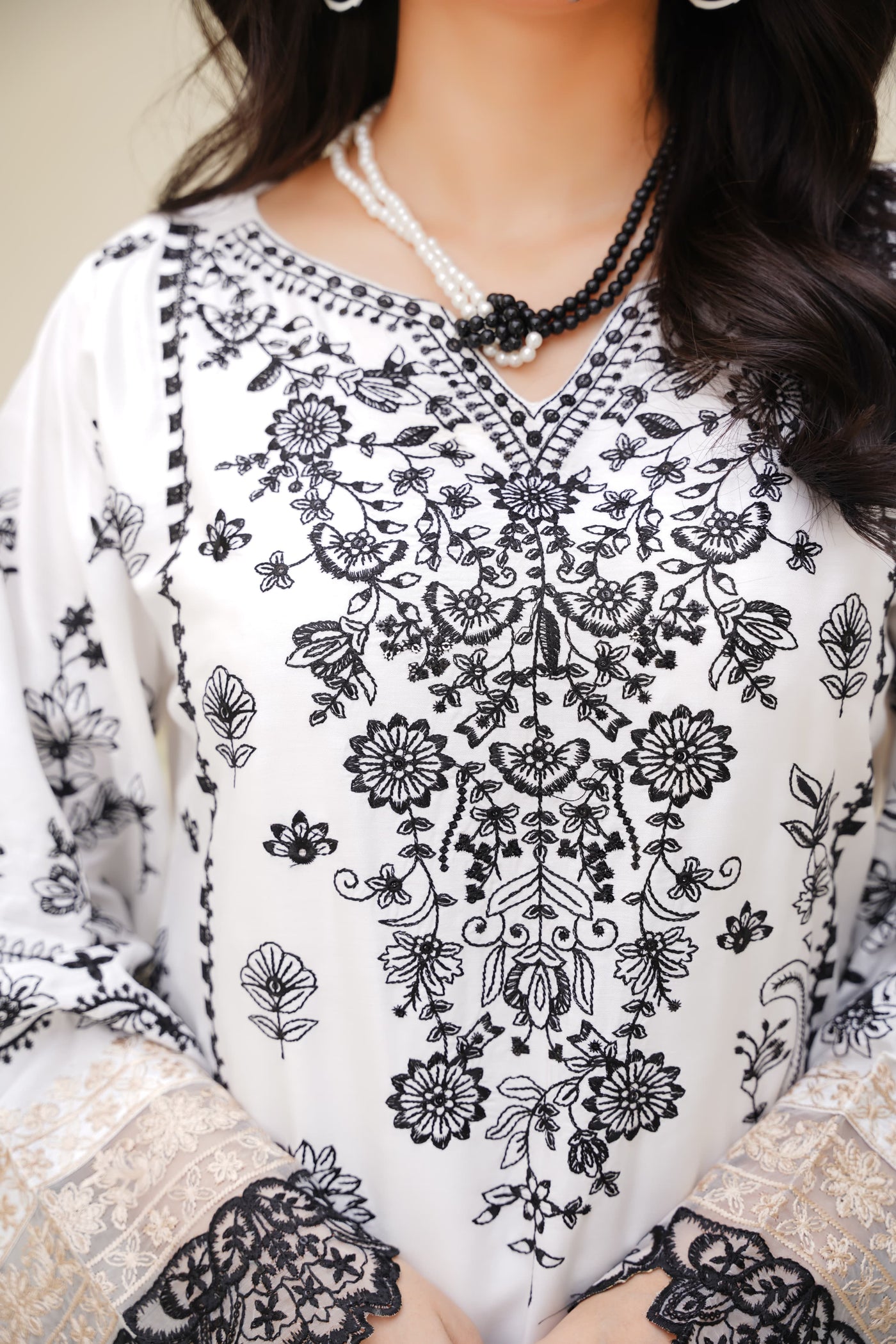 Ivory Noir – Contrast Embroidered 3Pc Suit