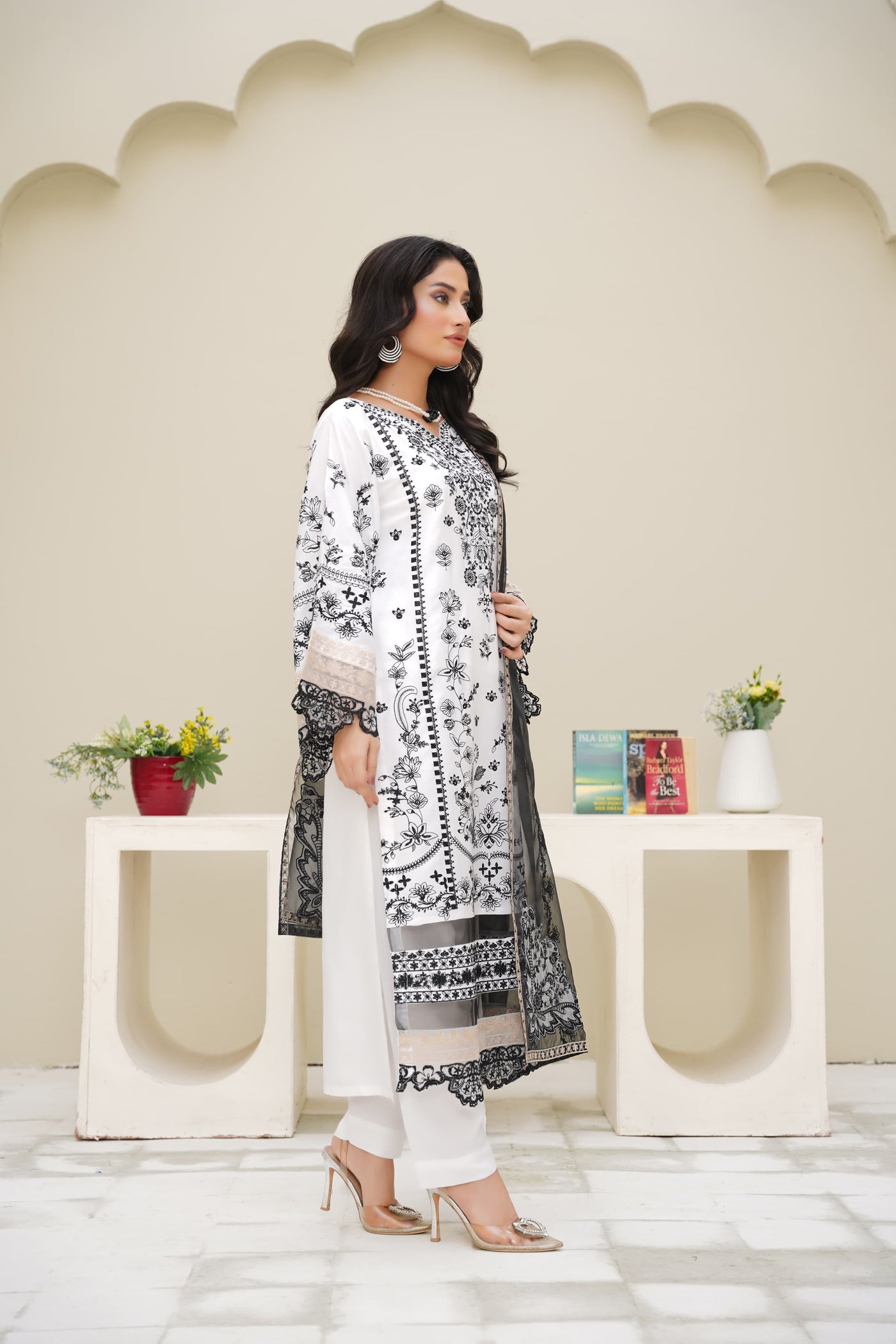 Ivory Noir – Contrast Embroidered 3Pc Suit