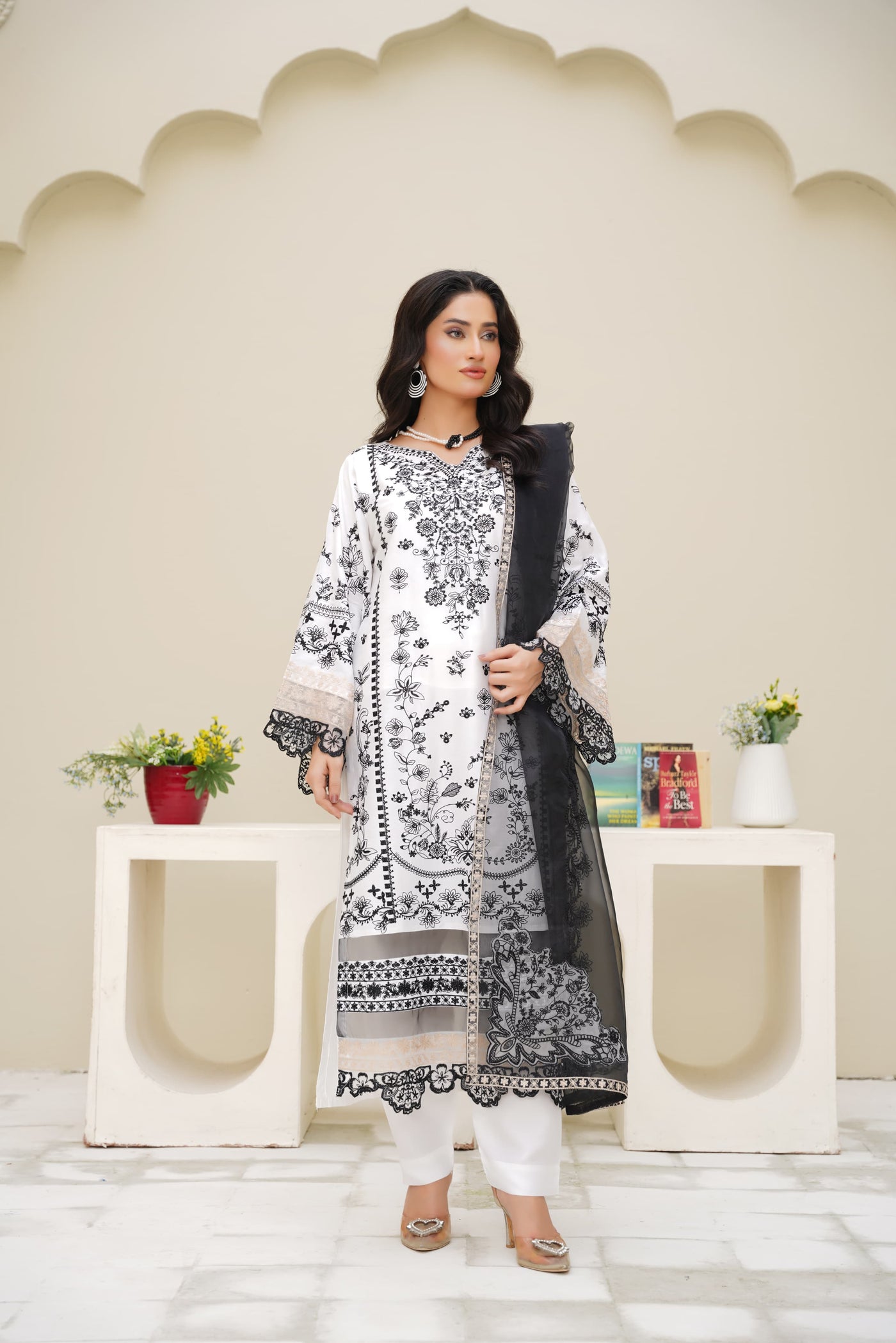 Ivory Noir – Contrast Embroidered 3Pc Suit